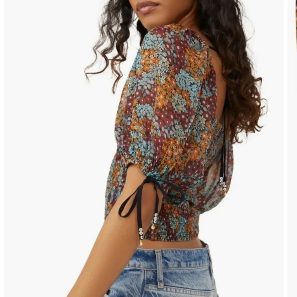 Free People Floral Smocked Puff Sleeve Crop Top NWT, size Small